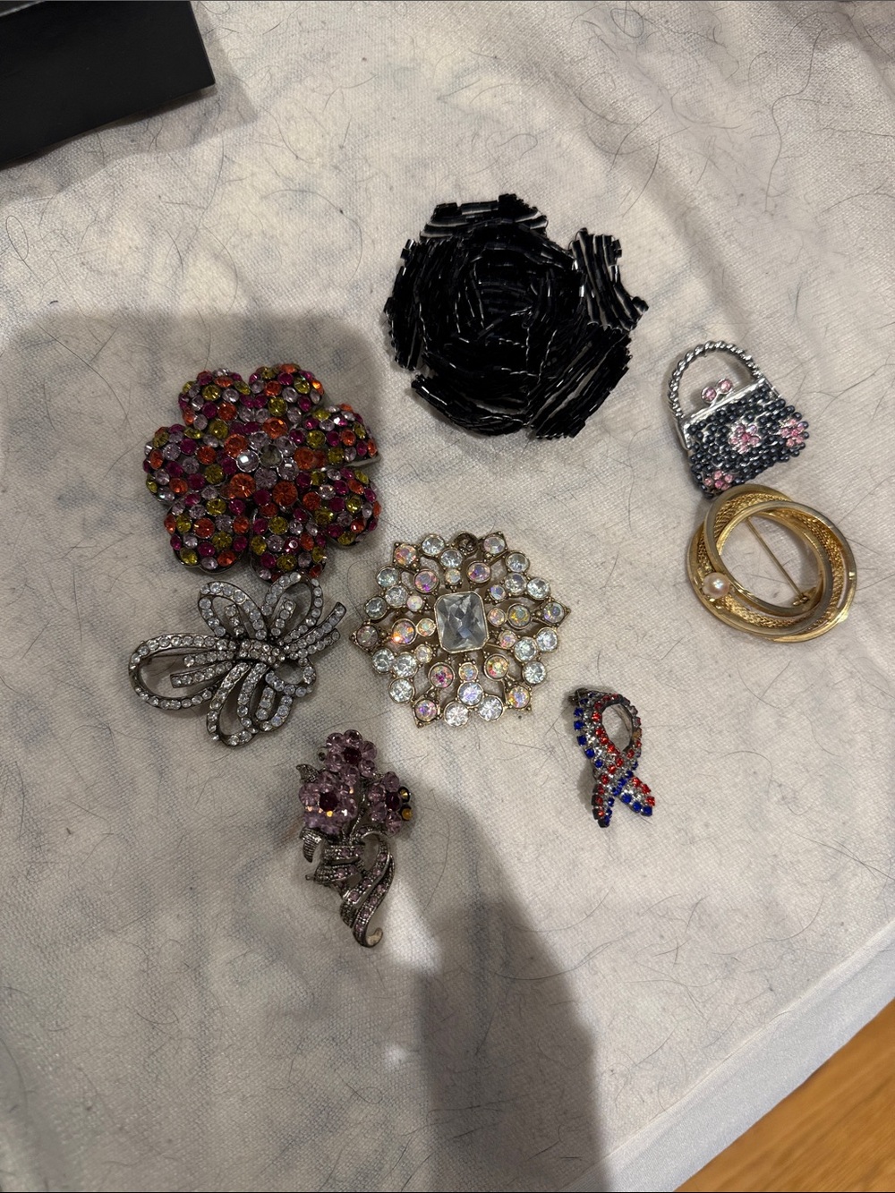 Mixed Crystal Flower Brooches - Multicolor